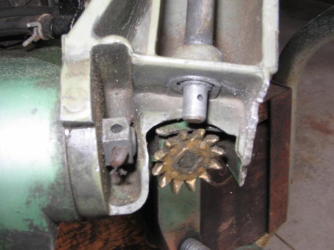 RD10 tiller handle washer. Antique Outboard Motor Club,Inc